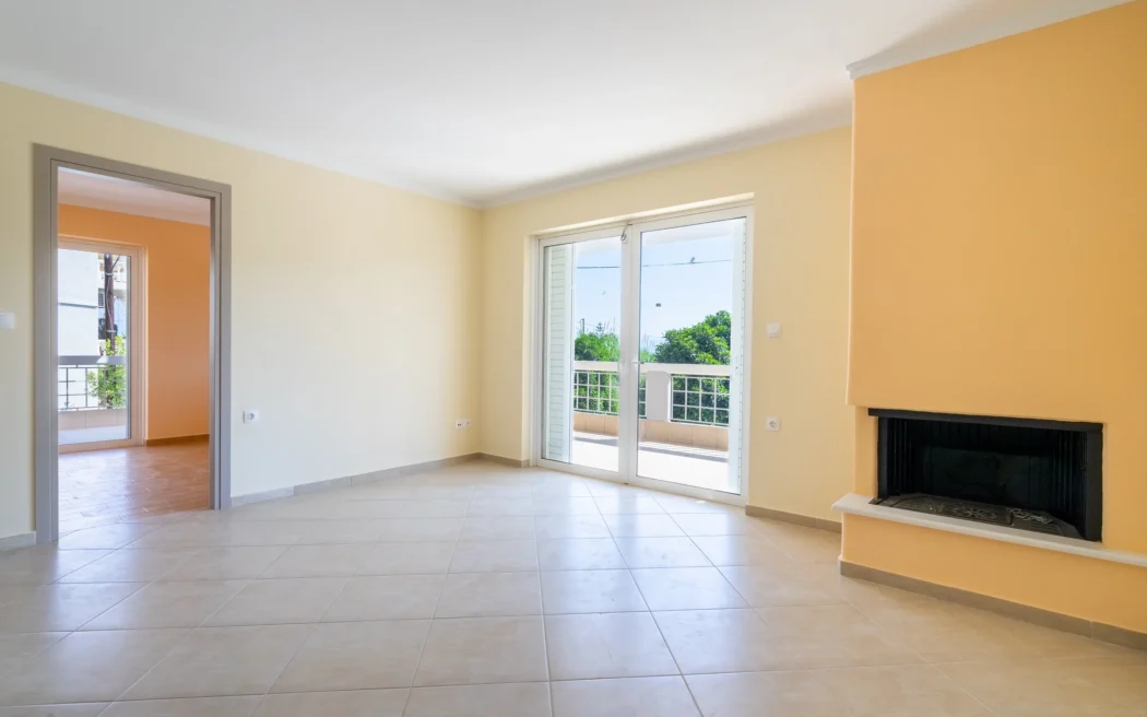 Bright Corner Apartment with Sea Views in Paralio Astros