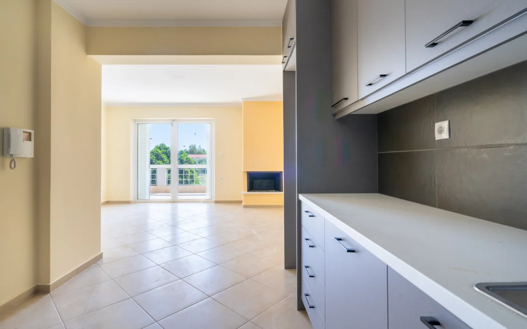 Bright Corner Apartment with Sea Views in Paralio Astros