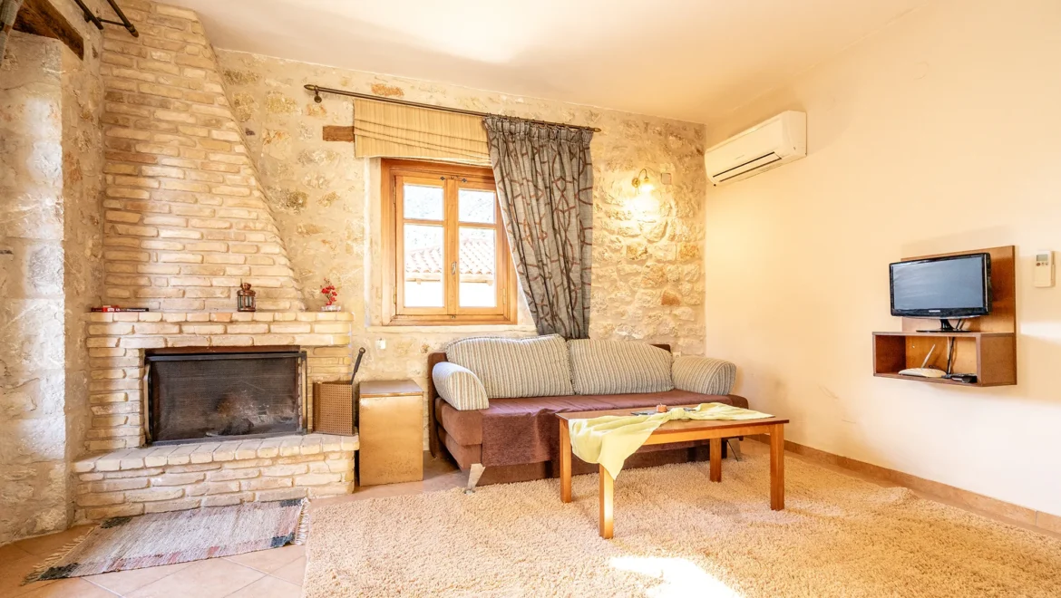 Guesthouse Complex For Sale in Kato Vervena