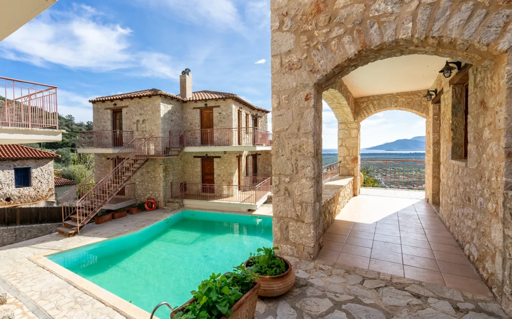 Guesthouse Complex For Sale in Kato Vervena, Greece