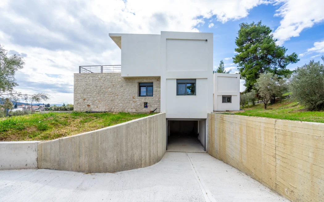 Holiday Home For Sale in Peloponnese, Lefkakia