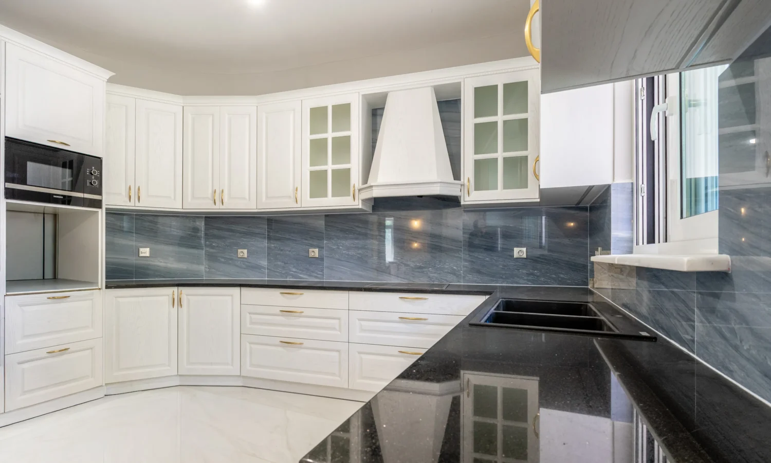 House for sale in Asini