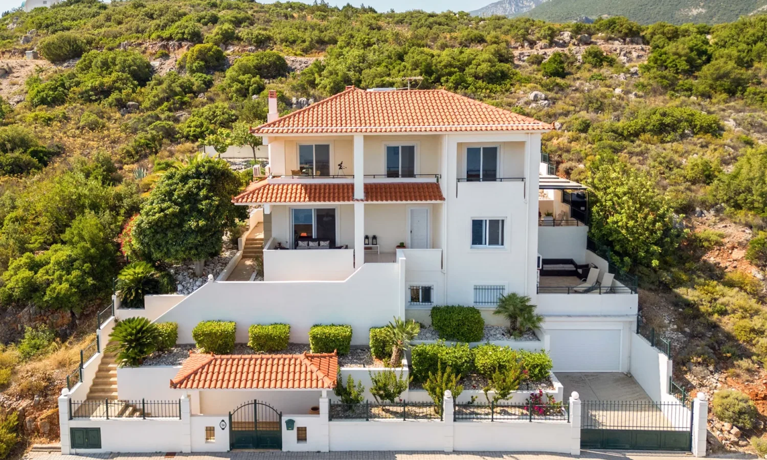 Villa-For-Sale-Near-Astros