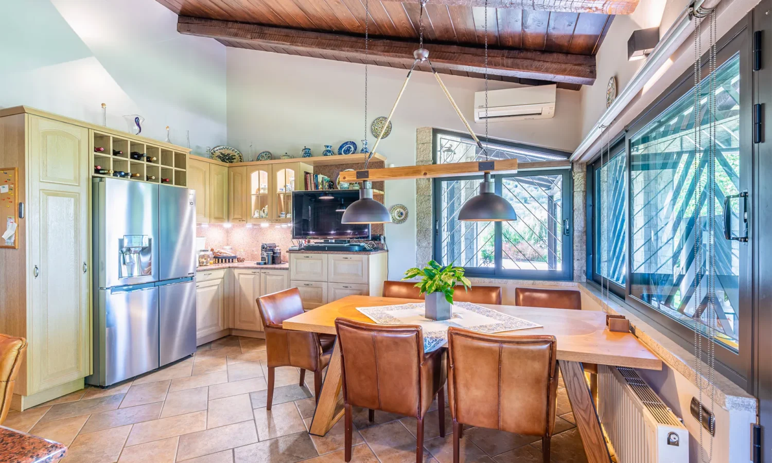 Villa for Sale in Lefkakia with Land