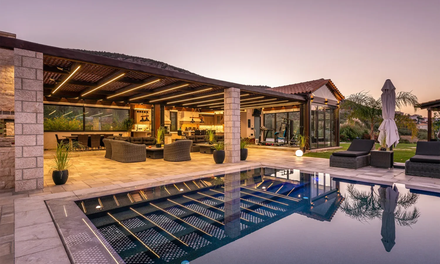 Villa for Sale in Lefkakia with Land