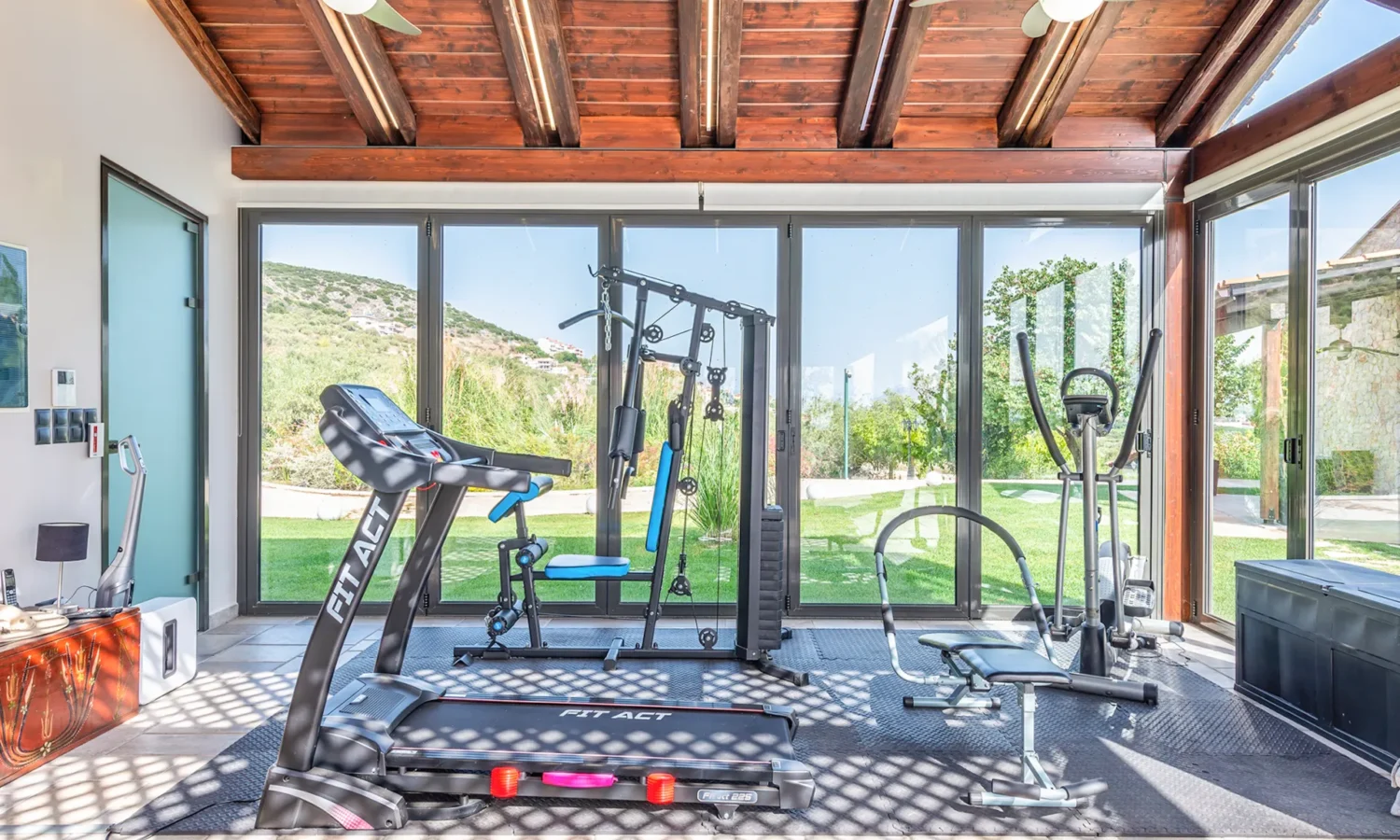 Villa for Sale in Lefkakia with Land