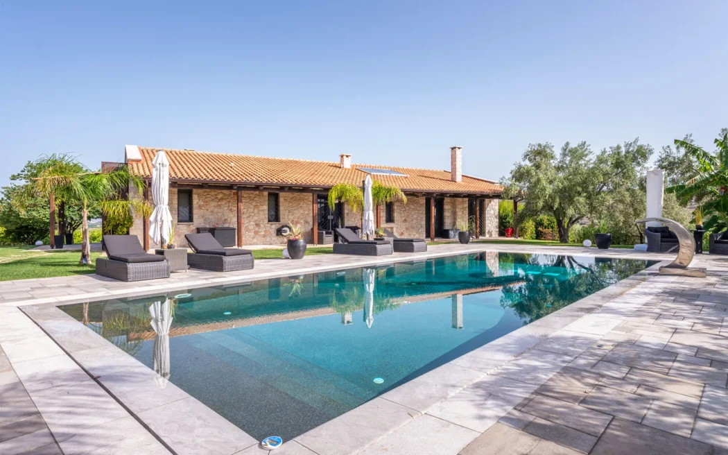 Villa for Sale in Lefkakia with Land