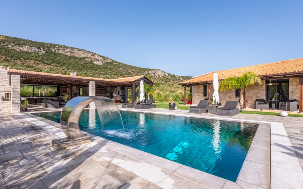 Villa for Sale in Lefkakia with Land