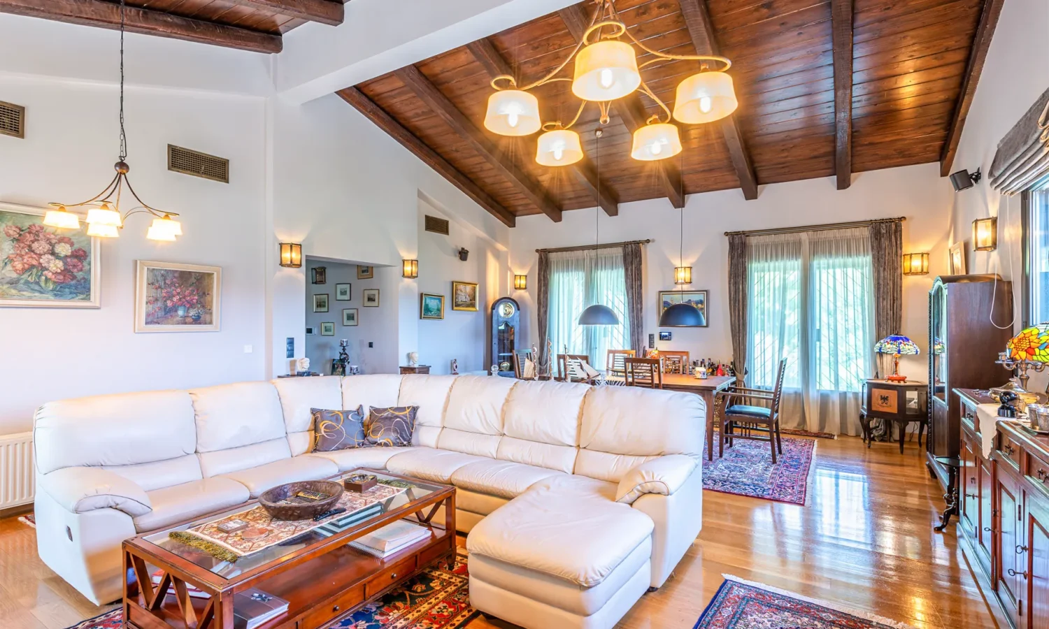 Villa for Sale in Lefkakia with Land