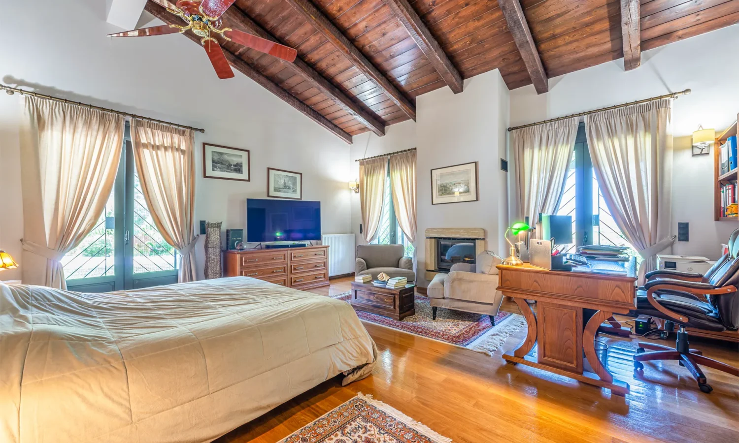 Villa for Sale in Lefkakia with Land