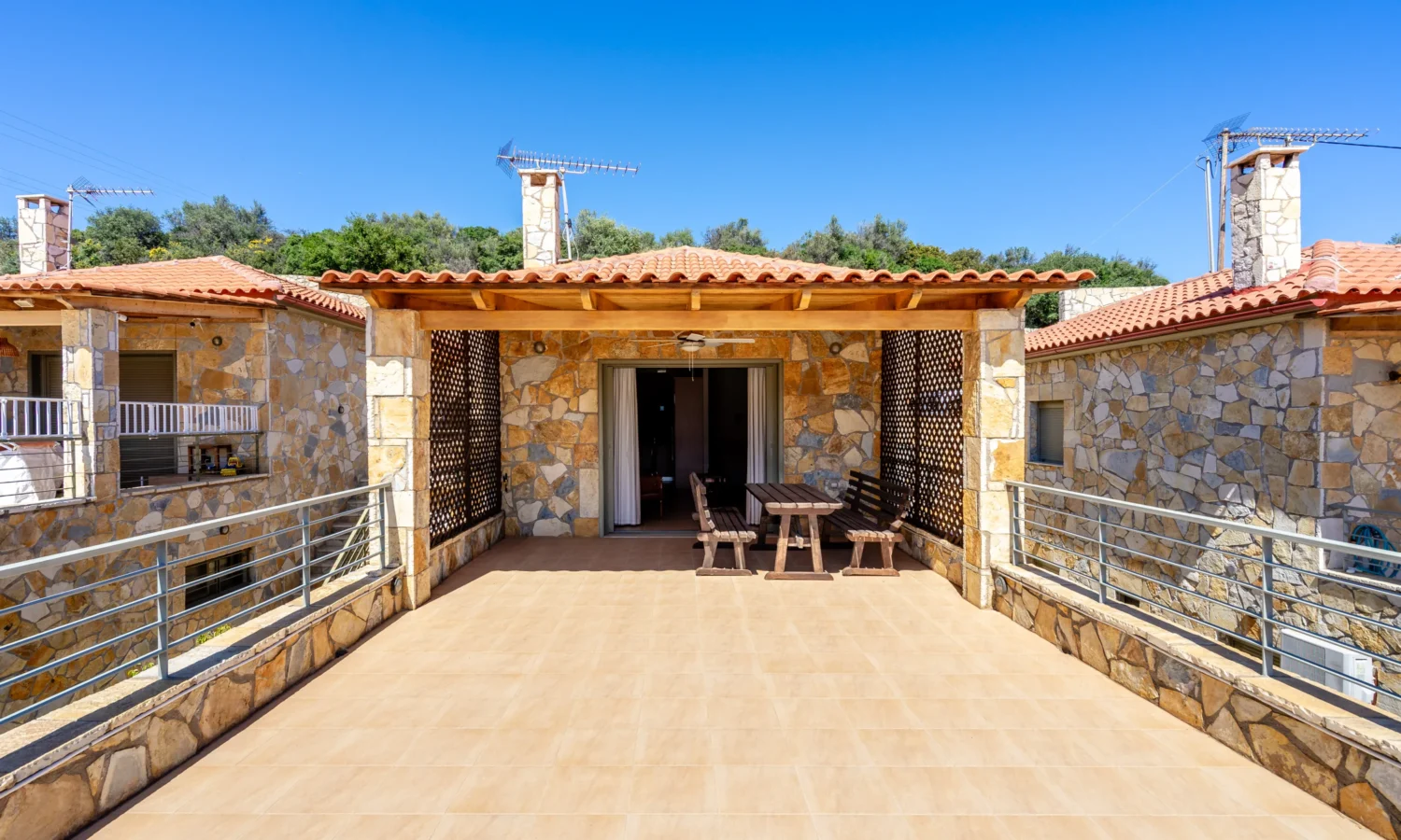 House-with-sea-views-in-greece