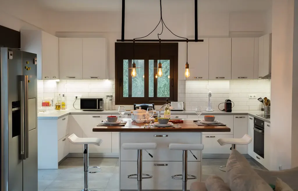 Modern 4 Bedroom Villa with Pool in Falanthi